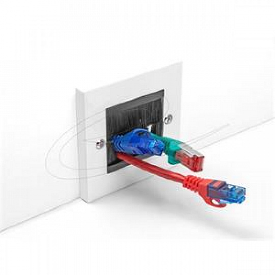 Delock Kryt pro správu kabelů, 86 x 86 mm, s černými kartáčovými pásky